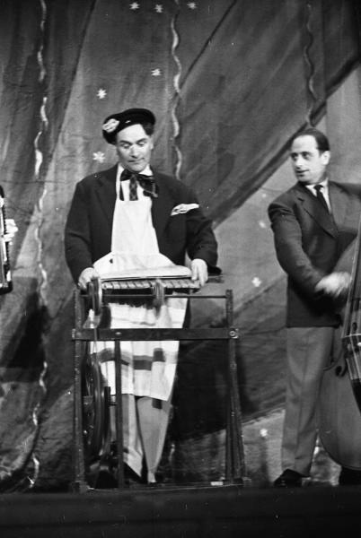 Артисты московской группы «Цирк на сцене». Клоун Григорий Титов, 1959 - 1961