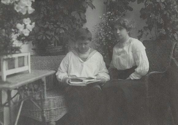 Мальчик с женщиной, 1900-е