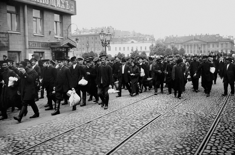 Мобилизованные на пути в казармы, август - декабрь 1914, г. Петроград