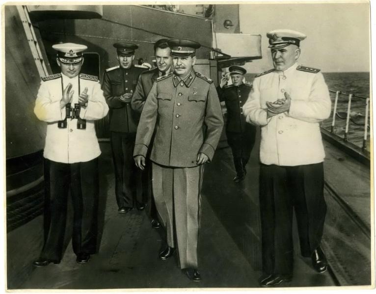 Иосиф Сталин на борту крейсера «Молотов», 11 сентября 1947