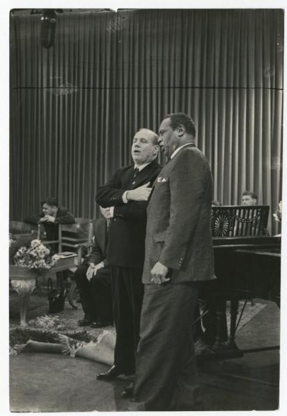 Американский певец Поль Робсон и оперный певец Иван Козловский, 1958 год