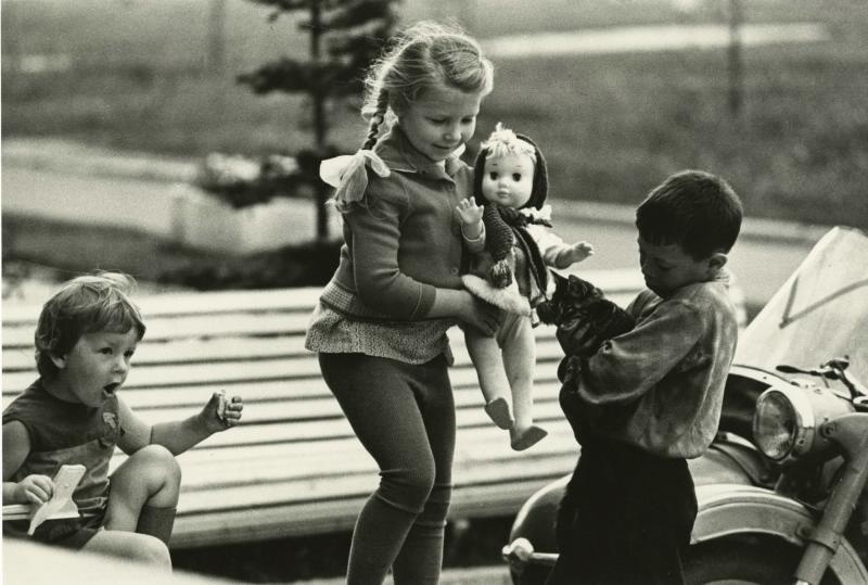 Дети, 1965 - 1973. Выставка «Детские забавы ушедшей эпохи» с этой фотографией.
