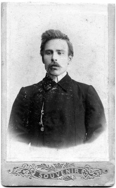 Портрет мужчины поясной, 1900-е