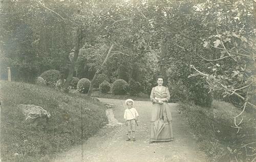 Женщина с ребенком, 1913 год. Выставка «Живые открытки» с этой фотографией.&nbsp;