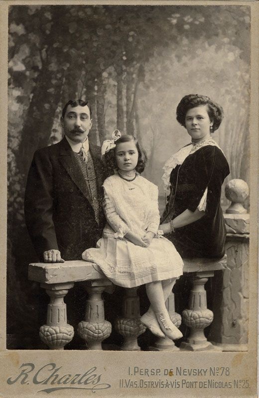 Фотопортрет семьи Швебек, 1900-е, г. Санкт-Петербург. Выставка «Семейный портрет» с этой фотографией.