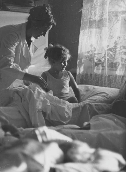 Утро в круглосуточном детском саду, 1957 год. Выставка «Воспитатели XX века» с этой фотографией.&nbsp;
