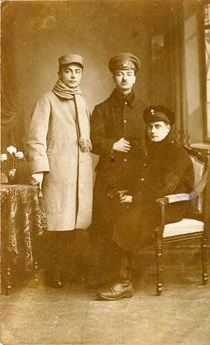 Трое мужчин, 1890 - 1909