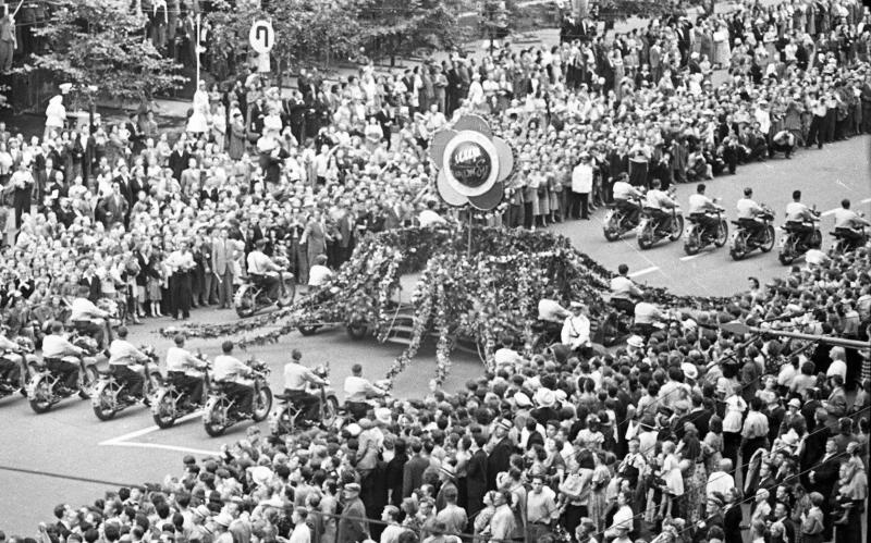 VI Всемирный фестиваль молодежи и студентов. Театрализованное шествие, 28 июля 1957 - 11 августа 1957, г. Москва