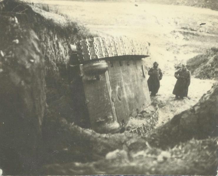 Танк, 1 января 1943 - 9 мая 1945. Выставка «Узники военных мгновений» с этой фотографией.