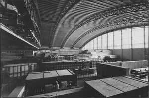 Экспериментальный зал НИИ, 1969 - 1974, Московская обл., пгт. Протвино. Из серии «Институт физики высоких энергий в Протвино».В 1989 году поселок городского типа Протвино был преобразован в город областного подчинения.