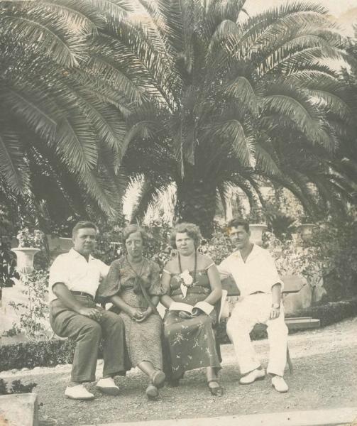 Групповой портрет отдыхающих, 1936 год, г. Сочи
