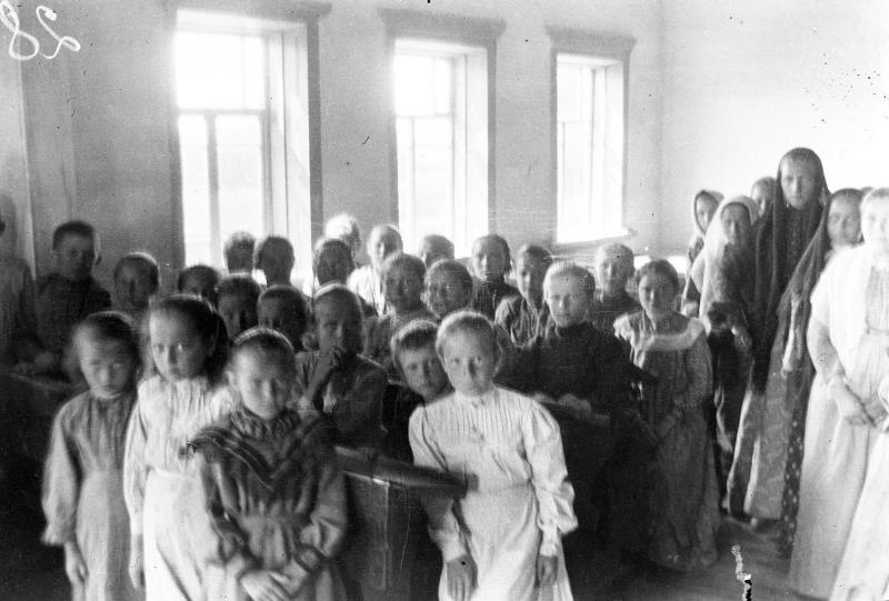 Русско-японская война. Дети и женщины в школьном классе, 27 января 1904 - 23 августа 1905, г. Владивосток