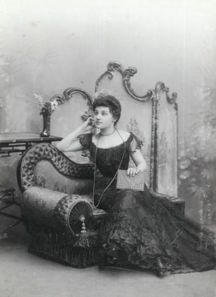 Портрет молодой дамы, 1900-е, г. Санкт-Петербург. Выставки&nbsp;«10 модных фотографий: 1900-е» и «Мода ХХ века в 100 фотографиях» с этим снимком. 