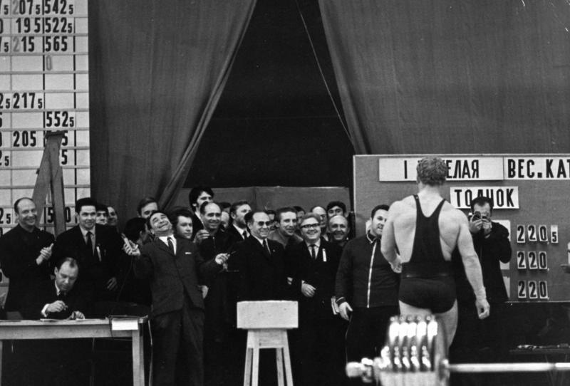 «Есть рекорд!», 1959 год. Выставка «О спорт – ты мир!» с этой фотографией.