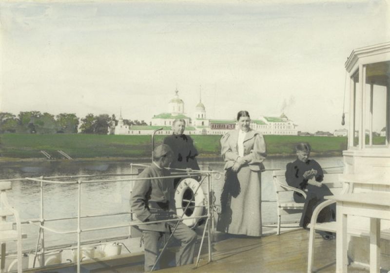 На палубе, 1880 - 1890. Соленая бумага. Раскрашенная фотография.