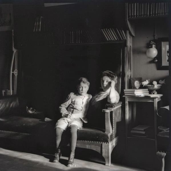 Артистка Вера Шувалова с сыном, 1911 год