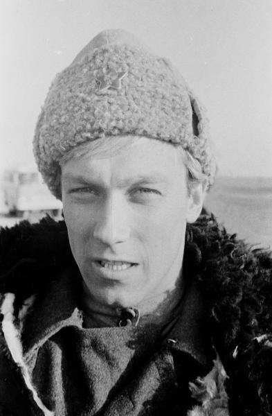 Олег Янковский на съемочной площадке фильма «Служили два товарища», 1968 год, Крым