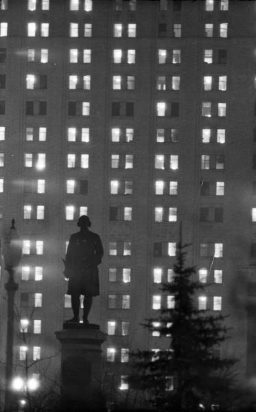 Памятник  Михаилу Ломоносову, 1963 - 1964, г. Москва. Скульптор Николай Томский, архитектор Лев Руднев.