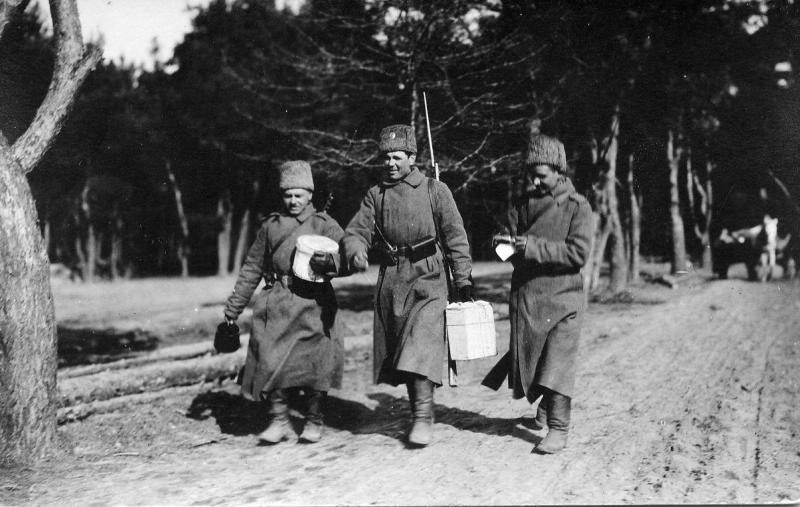 «Ходили получать посылки», 1915 год