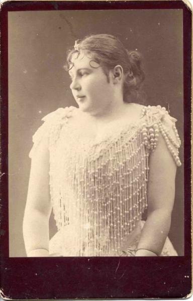 Женский портрет, 1900-е. Выставка «Приди… Чаруй… Люби…» с этой фотографией.