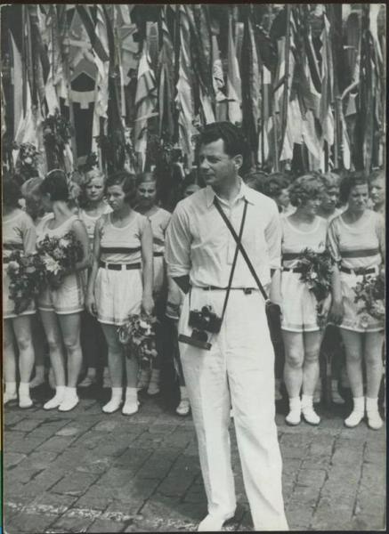 Фоторепортер Макс Альперт, 1936 год. Видеолекция «Макс Альперт. "Восстановление фактов"» с этой фотографией.