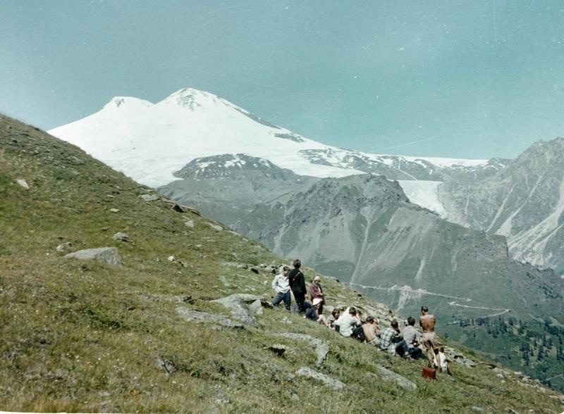 Фото "Туристы в горах Кавказа", 1960-е, Кавказ - История России в ...
