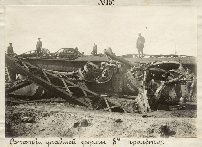 Остатки упавшей фермы 8-го пролета, 7 июля 1914, г. Симбирск. С 1924 года - Ульяновск.