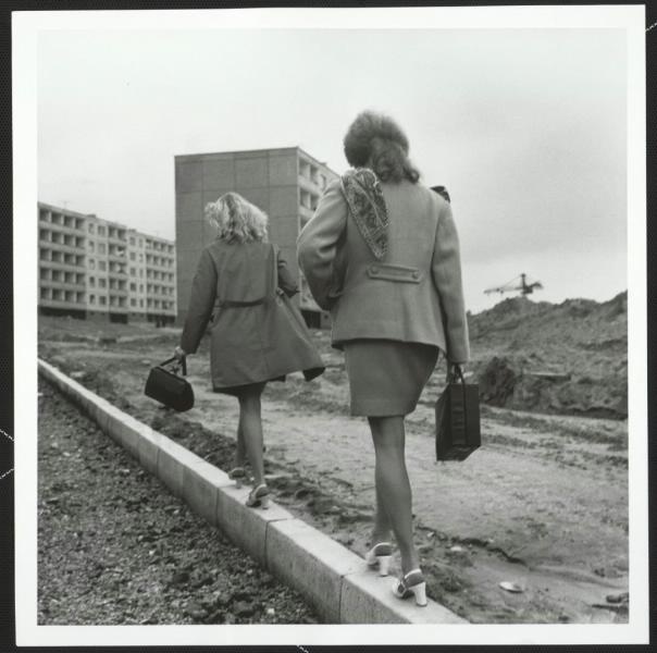 Начало района Лаздинай. Тротуар, 1976 год, Литовская ССР, г. Вильнюс. Выставка «Будни эпохи застоя» с этой фотографией.