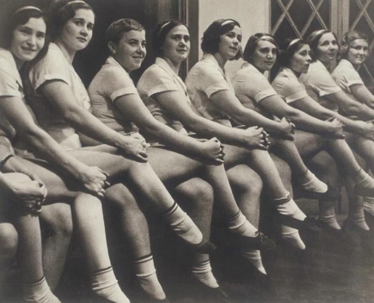 Спортсменки, 1927 - 1929, Узбекская ССР. Выставки «...только вряд найдете вы в России целой три пары стройных женских ног»&nbsp; и «15 лучших фотографий Макса Пенсона» с этим снимком.&nbsp;