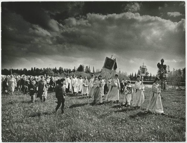 Крестный ход на реку Великую, 1980-е. Выставка «Православие с разных ракурсов»&nbsp;с этой фотографией.