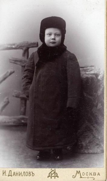 Портрет мальчика, 1900 - 1907, г. Москва. Коллодион.Выставка «Нам не страшны мороз и вьюга» с этой фотографией.