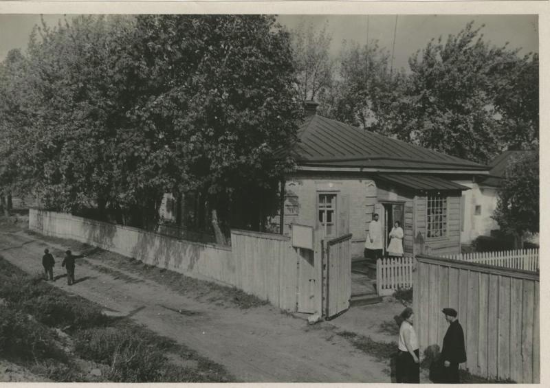 Сельская больница, 1935 - 1939, Украинская ССР. Предположительно, Черкассы.