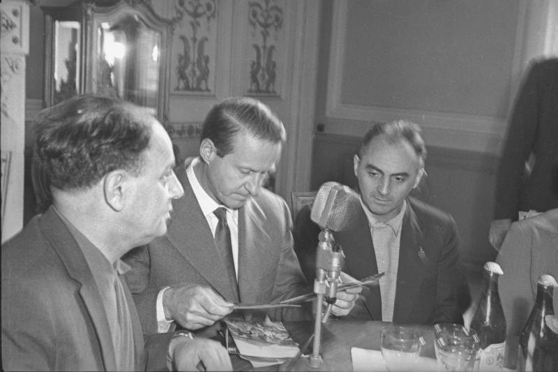 Тур Хейердал в редакции журнала «Юность», 1962 год, г. Москва. Выставка «Успеть везде» с этой фотографией.
