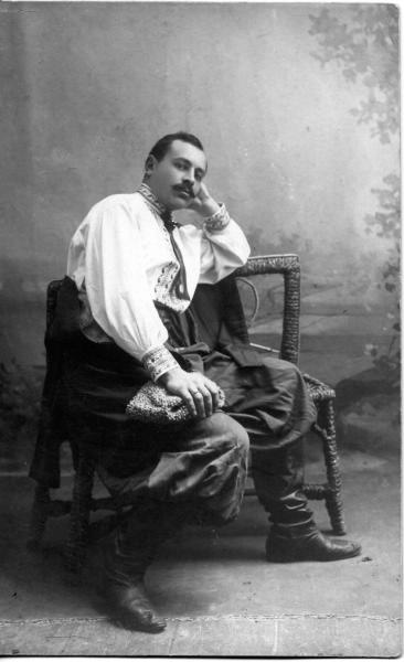 Мужчина в украинском народном костюме, 1912 год, Киевская губ., г. Киев