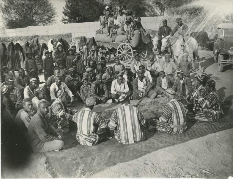 У чайханы, 1929 год, Узбекская ССР