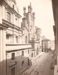 Улица Варшавы, 1870-е, Царство Польское, г. Варшава. Собор Святого Иоанна Крестителя - главный собор Варшавы. Во время бомбежек 1939 г. собор сильно пострадал. В дни Варшавского восстания 1944 года его разрушили окончательно. Новый готический фасад собора проектировал Ян Захватович.