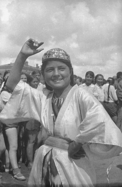 Пионеры Киргизской ССР, 1937 - 1938, г. Москва. Физкультурный парад на Красной площади.