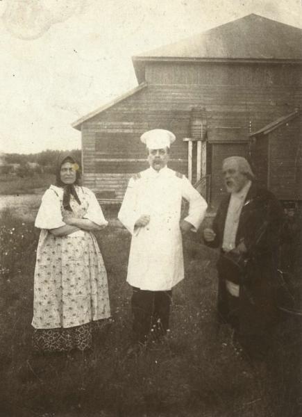 Портрет чиновника с крестьянами, 1910 - 1917