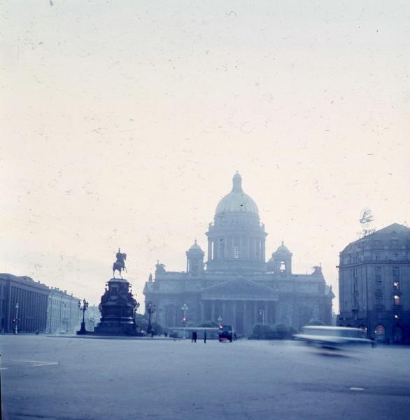 Исаакиевская площадь, 1961 - 1969, г. Ленинград, Исаакиевская пл.. В центре площади памятник Николаю I.