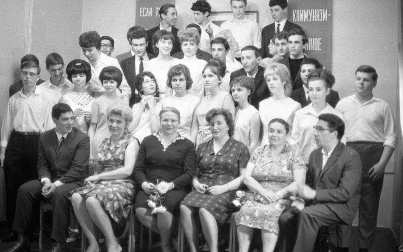 Групповой портрет выпускников и учителей московской школы № 135, 1967 год, г. Москва