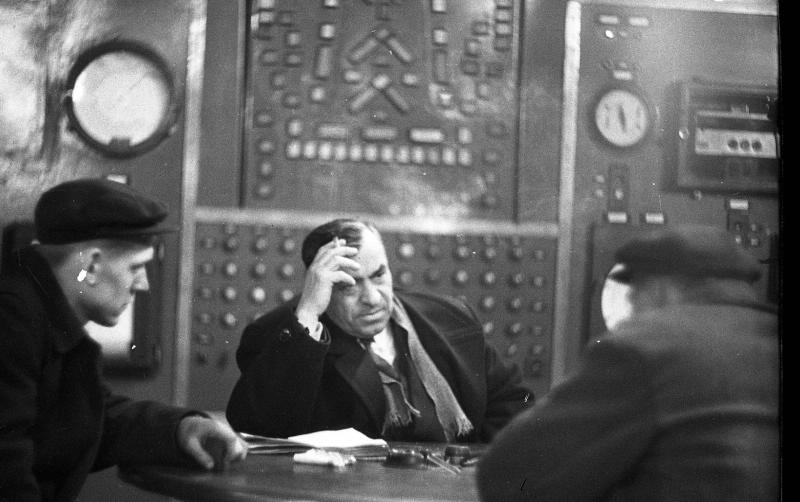 Директор Магнитогорского металлургического комбината Ф.Д. Воронов (в центре) и рабочие, 1964 год, г. Магнитогорск
