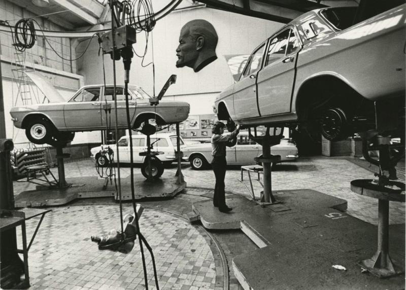Сборка автомобилей, 1976 год, г. Горький. Выставка «Жизнь в городе "Н-Н"» с этой фотографией.&nbsp;