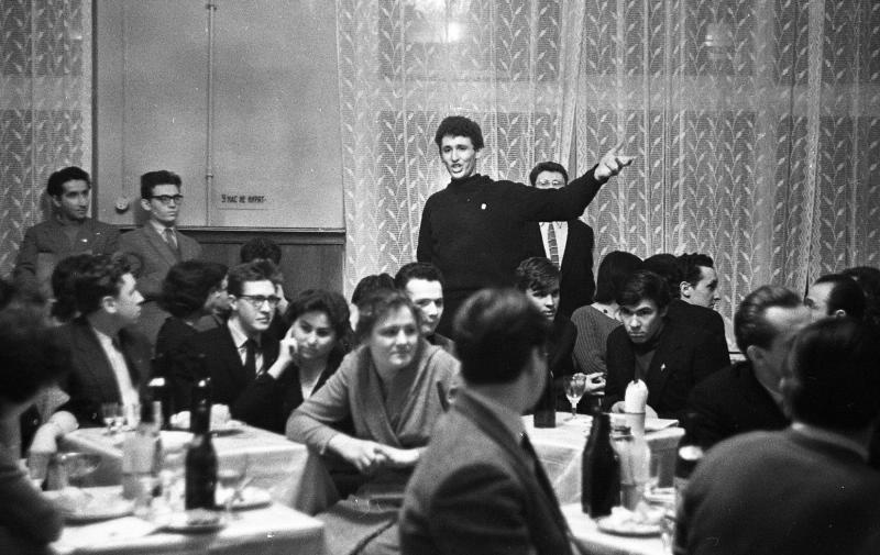 Молодежное «поэтическое кафе» – вечер студентов-поэтов, 1960-е, г. Ленинград
