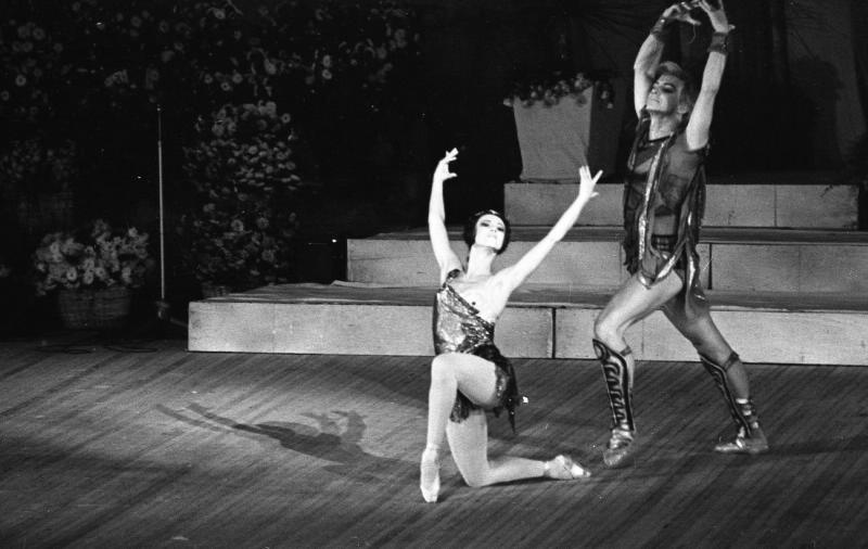 Марис Лиепа и Марина Кондратьева в сцене из балета «Спартак», 1970-е