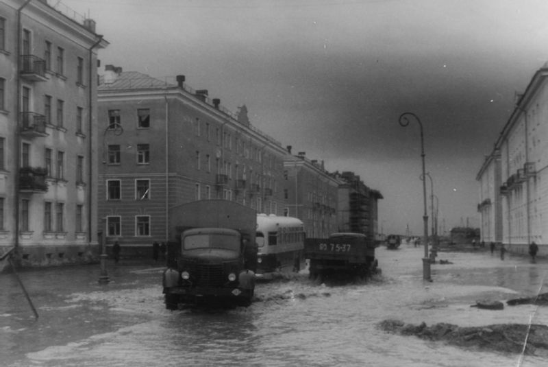 В 103 квартале после ливня, июнь 1954, г. Череповец