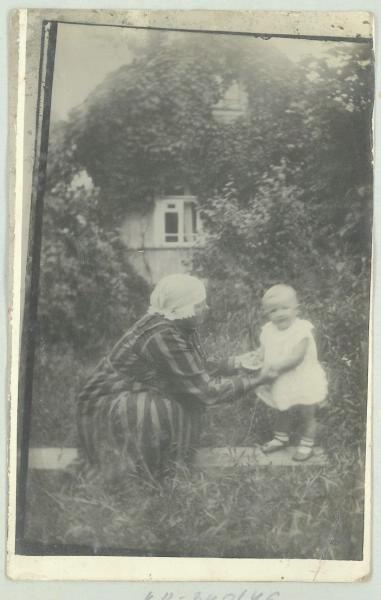 Портрет женщины с ребенком, 1920-е