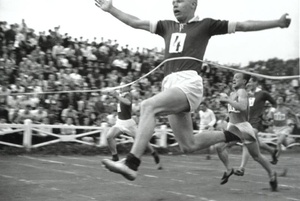 Финиш, 1930-е, г. Москва. Выставка «Мы – чемпионы!» с этой фотографией.