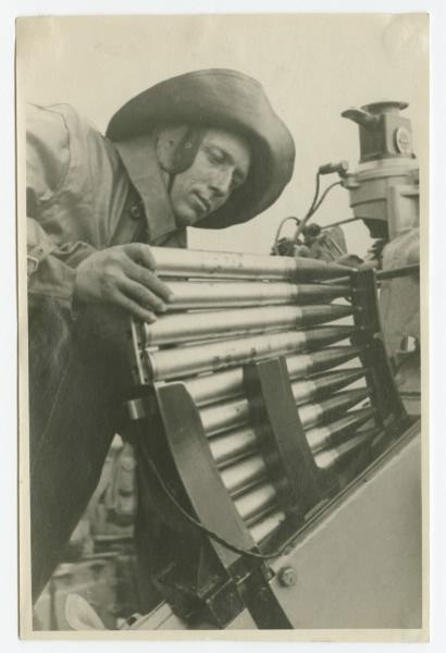 Укладка снарядов в магазин, 1941 год, Украинская ССР, г. Севастополь