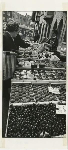 Без названия, 1988 год, Бельгия, г. Брюссель. Выставка «По ягоды» с этой фотографией.