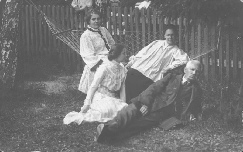 Семейный портрет на курорте Карлсбад на взморье, 1910 год, Лифляндская губ., Рижский у., пос. Карлсбад